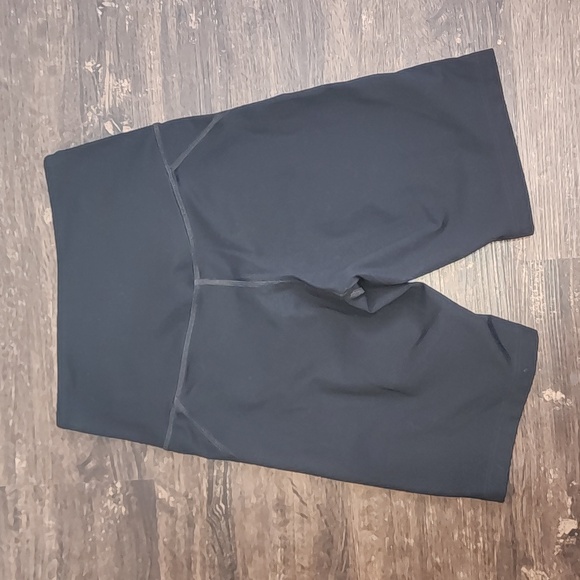 Girlfriend Collective biker shorts - Picture 3 of 3